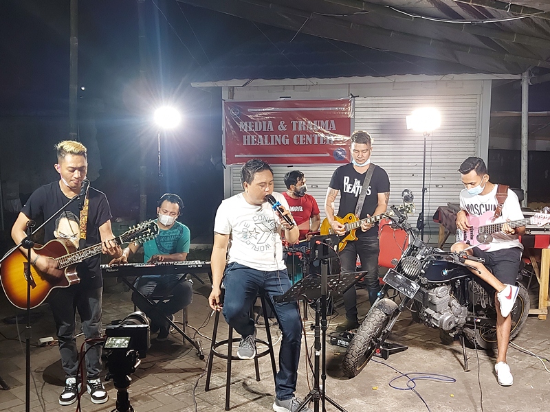 musisi-di-kota-bitung-g-project-band-feat-bery-and-nhoval-terlibat-di-charity-nigth.jpg