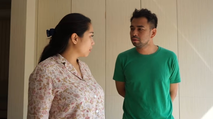 Potret Momen Sultan Andara Raffi Ahmad dan Nagita Slavina Makan di Warteg Pinggir Jalaan