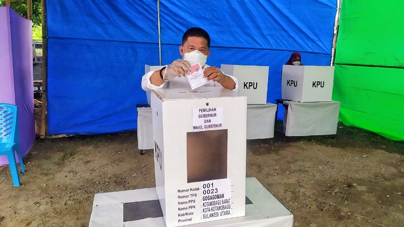 Nayodo Koerniawan dan Istrinya Kompak Pilih di TPS 23 Gogagoman