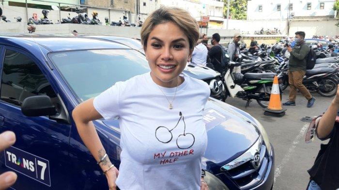 nikita-mirzani-di-transtv-jalan-kapten-tendean-mampang-prapatan.jpg
