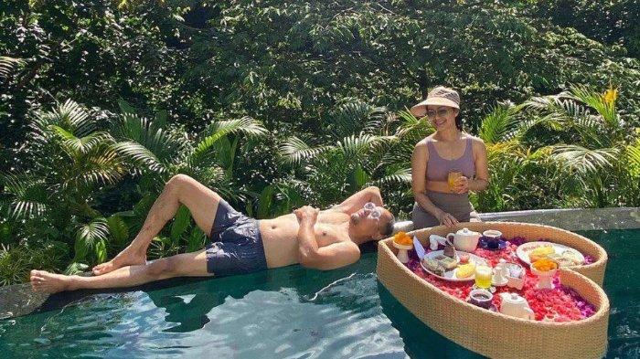 Nikmati Liburan Romantis di Bali, Iis Dahlia dan Suami Digoda untuk Punya Anak Lagi
