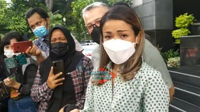 Fakta Tak Terduga, Tetangga Ibu Nirina Zubir Juga Hampir Ditipu Riri Khasmita, Begini Modus si ART