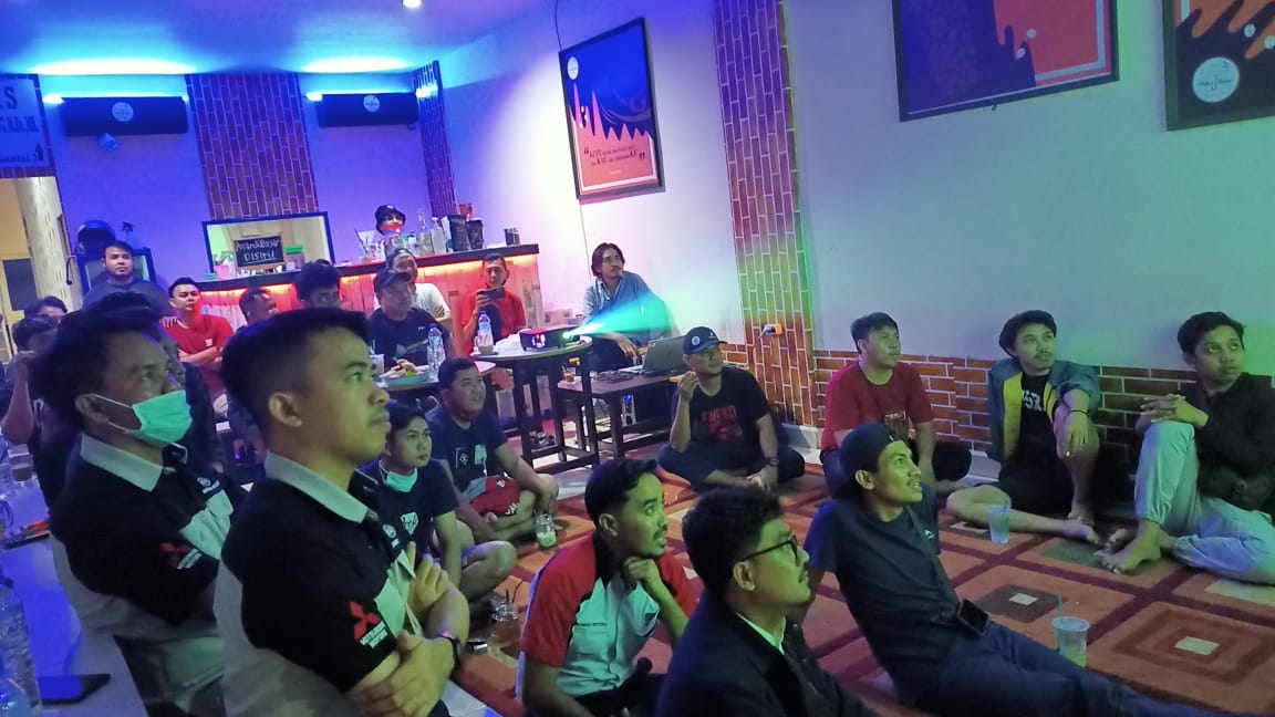 nobar-kkss-mapanget-di-rains-cafe.jpg