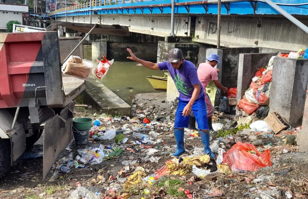 ODSK Kerahkan 50 Truk Angkut Sampah Pasca Banjir Kota Manado, Dibuang ke TPA Minahasa