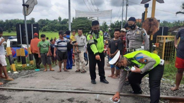 Kecelakaan Maut Pukul 10.00 WIB, Wanita Tewas Tertabrak Kereta, Motor Terpental Hingga Ringsek