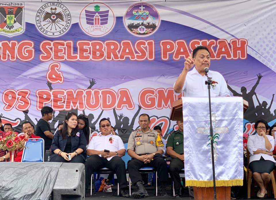 olly-hadiri-selebrasi-paskah-dan-hut-ke-93-pemuda-gmim.jpg