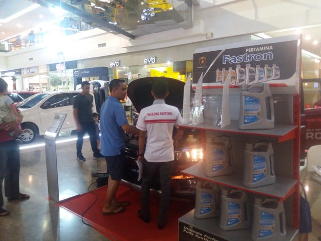 pameran-wuling-motors-di-mantos-2_20170817_184534.jpg