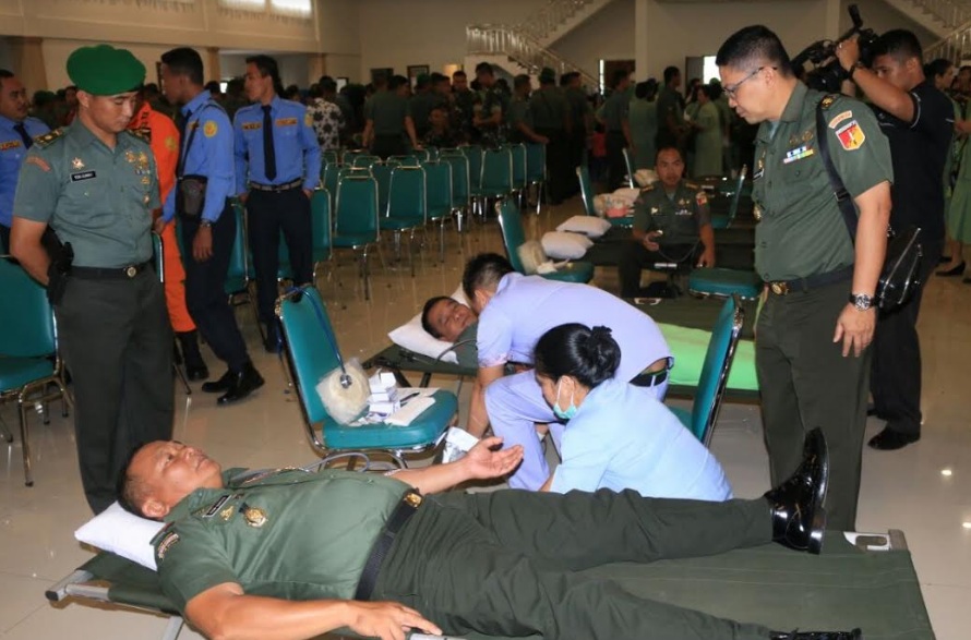Pangdam XIII Merdeka Ikut Donorkan Darah