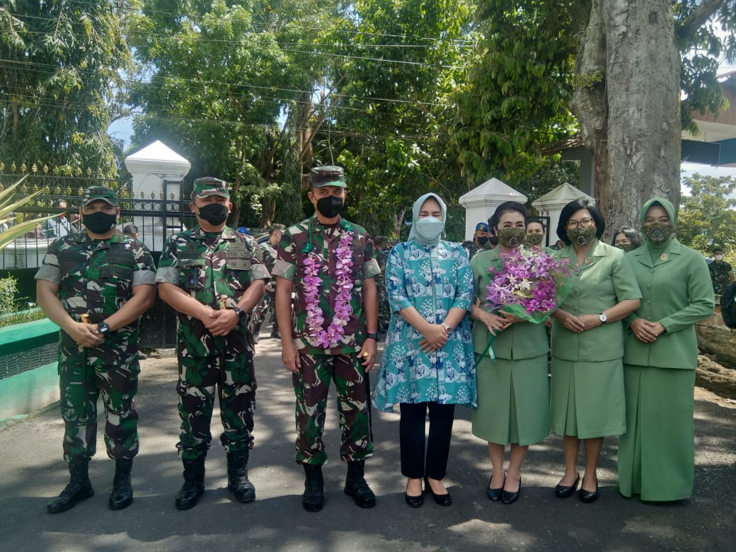 pangdam-xiii-merdeka-mayjen-tni-alfred-denny-djoike-tuejeh098.jpg