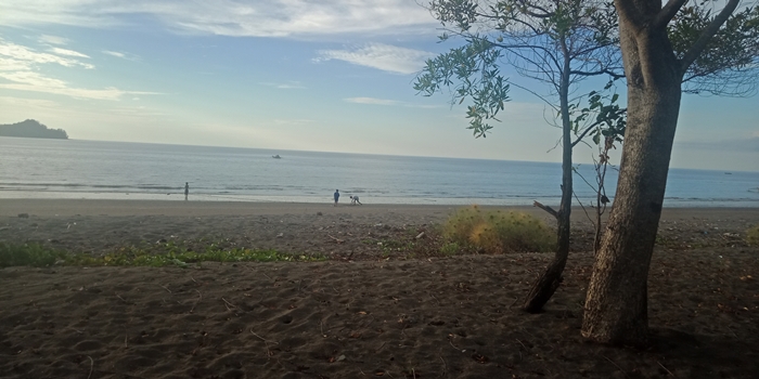 pantai-di-lolak-bolmong.jpg