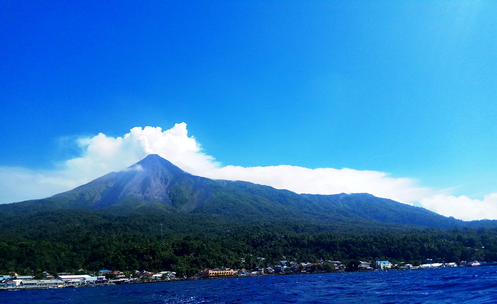 Hybrid Gunung Karangetang Terjadi 10 Kali Pagi Ini, Ada Ancaman Guguran Lava, Warga Diminta Evakuasi