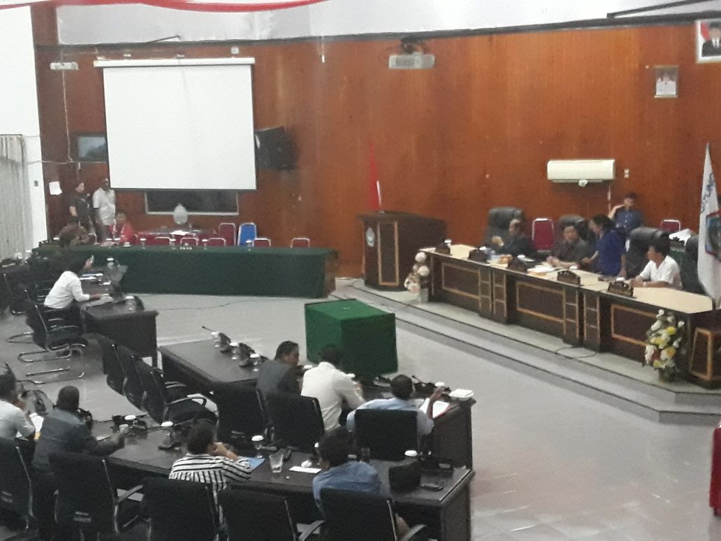 paripurna-dprd-kota-bitung_20171204_171323.jpg