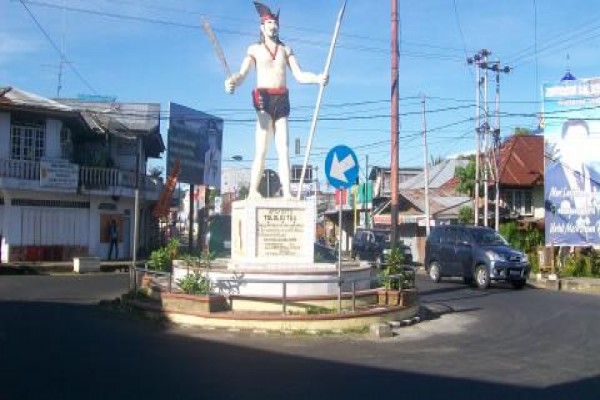 patung-tololiu-tomohon_20160331_211953.jpg