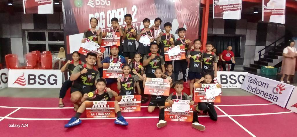 pb-loku-juara-bsg-open-tournament-badminton3.jpg