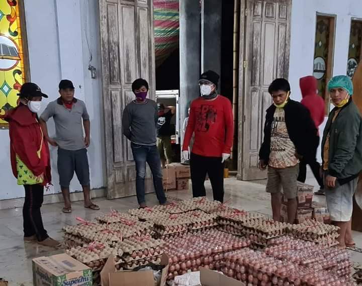 PDIP Minsel Salurkan Bahan Makanan di Desa Ranaan Lama, 450 KK Kebagian Berkat