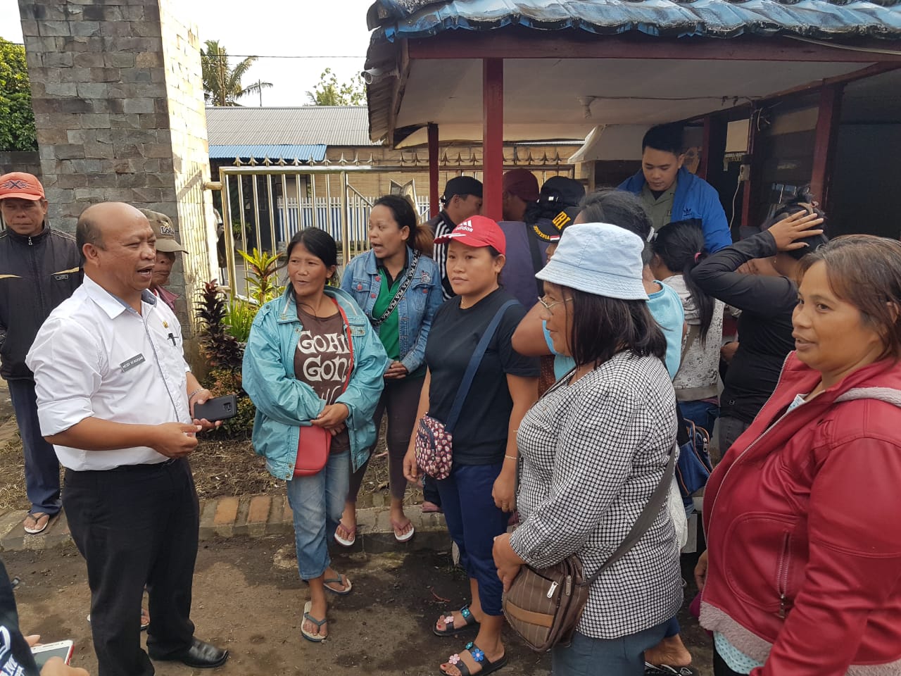 Dilarang Berjualan di Jalan, Pedagang Pasar Tondano Datangi Kantor Bupati Minahasa