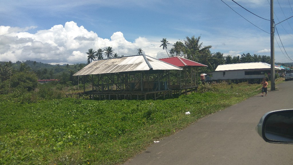 Dilarang Jualan di Tanggul Pemecah Ombak, Pedagang Bongkar Rumah Makan