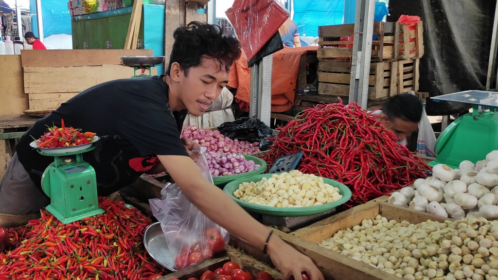 Harga Rica Turun, Tapi Ada Perberdaan Jauh antara Harga di Pasar Karombasan dan Pasar Bersehati