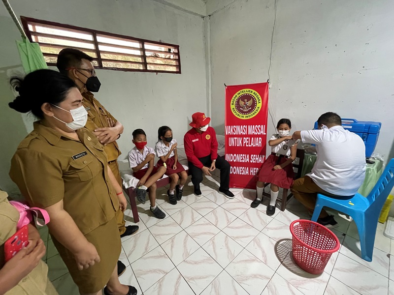 Puluhan Anak di Bitung Ikut Vaksinasi Massal yang Dilakukan BIN, Chimsu Rilisia: Tidak Takut