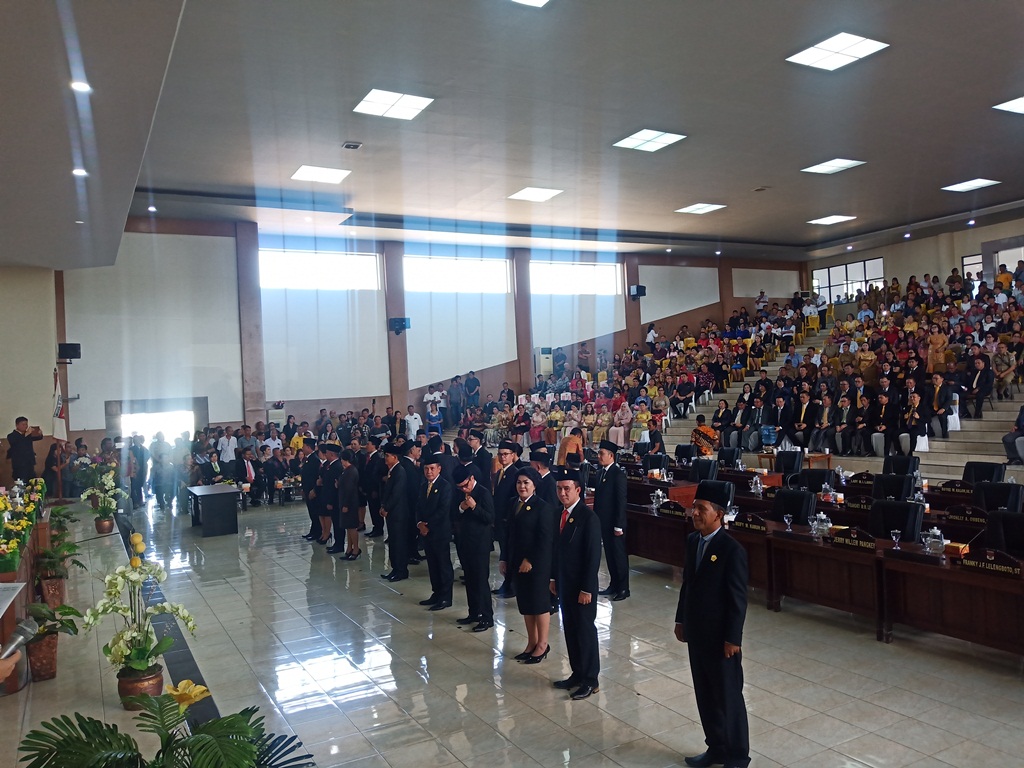 pelantikan-anggota-dprd-minsel-23.jpg