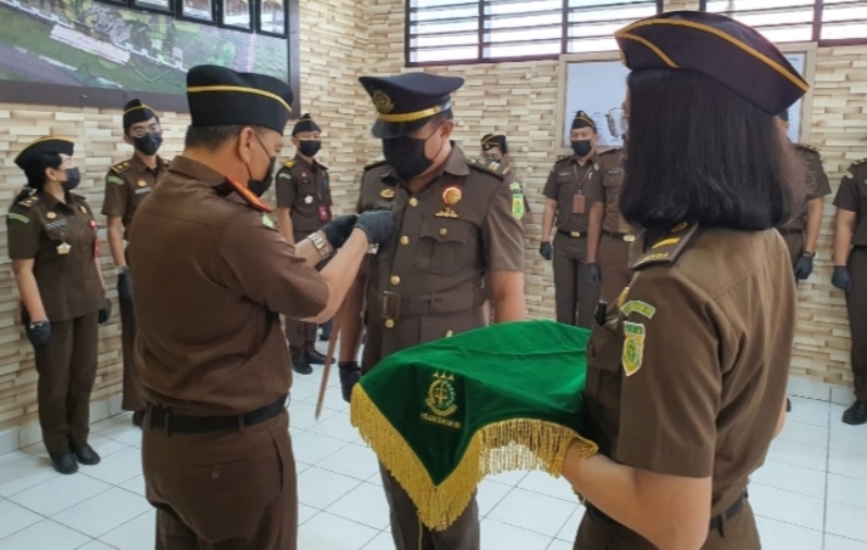 pelantikan-pejabat-eselon-iv-yang-baru-di-kejari-kabupaten-talaud-senin-1052021.jpg