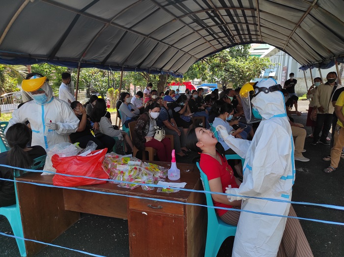 pelayanan-skrining-swab-pcr-dan-antigen-dinkes-daerah-sulut-pindah.jpg