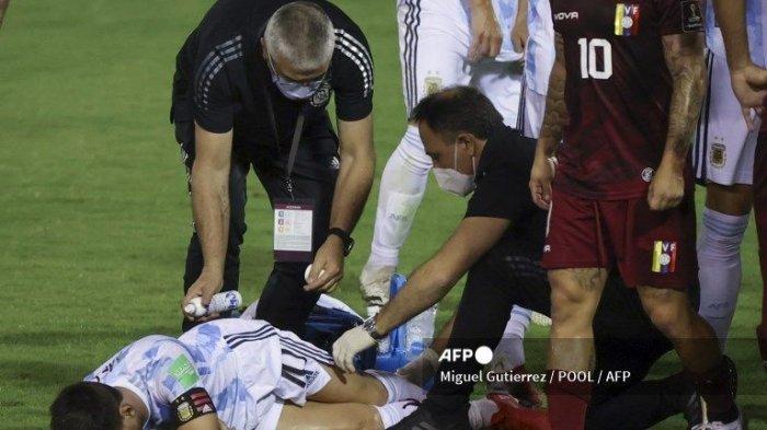 pemain-argentina-lionel-messi-terbaring-saat-mendapat-tekel-keras-dari-pemain-venuezuela.jpg