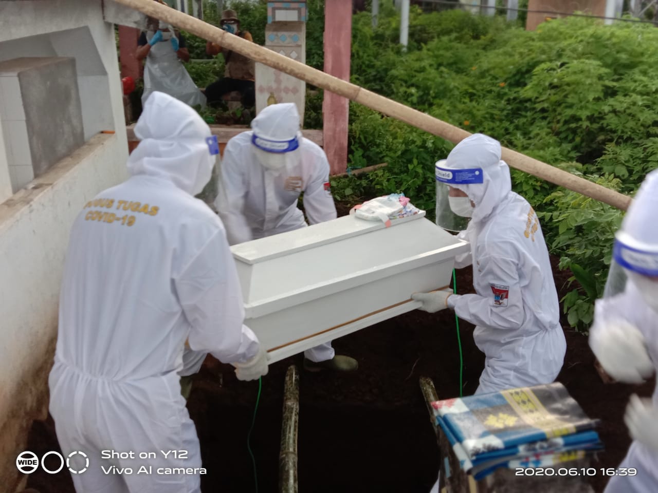 Bayi Sebulan Dimakamkan dengan Protap Covid-19 di Desa Tenga