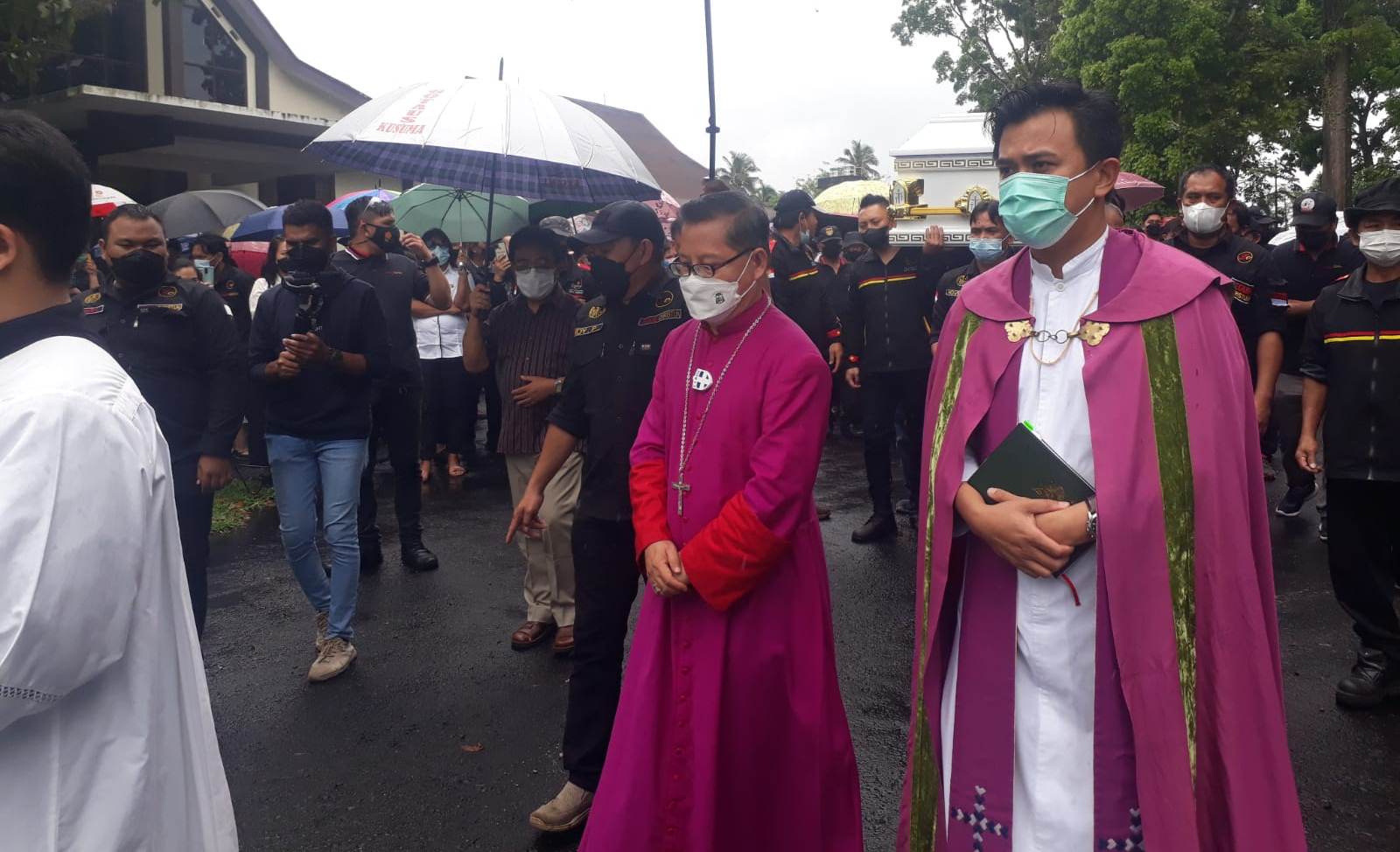 Uskup Rolly Ungkap Pertemuan Terakhir dengan Pastor Manuel Poluan