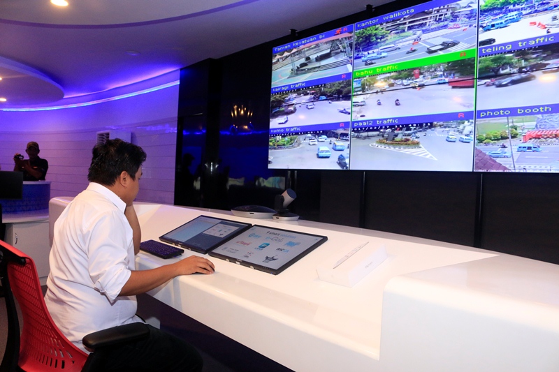 pemantauan-cctv-melalui-pemkot-manado-command-center.jpg