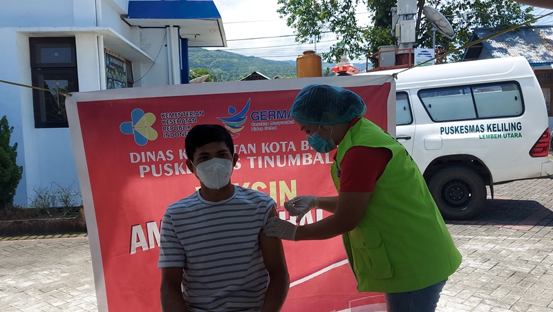 Pemberian Vaksin AstraZeneca Batch CTMAV547 di Bitung Baru Suntikan Pertama