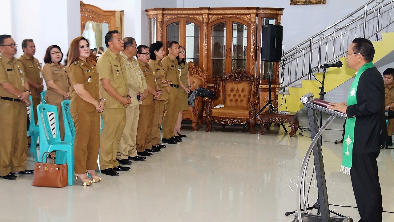 Ibadah Pemkot Tomohon, Asisten I Beri Kesaksian saat Tugas di Palu