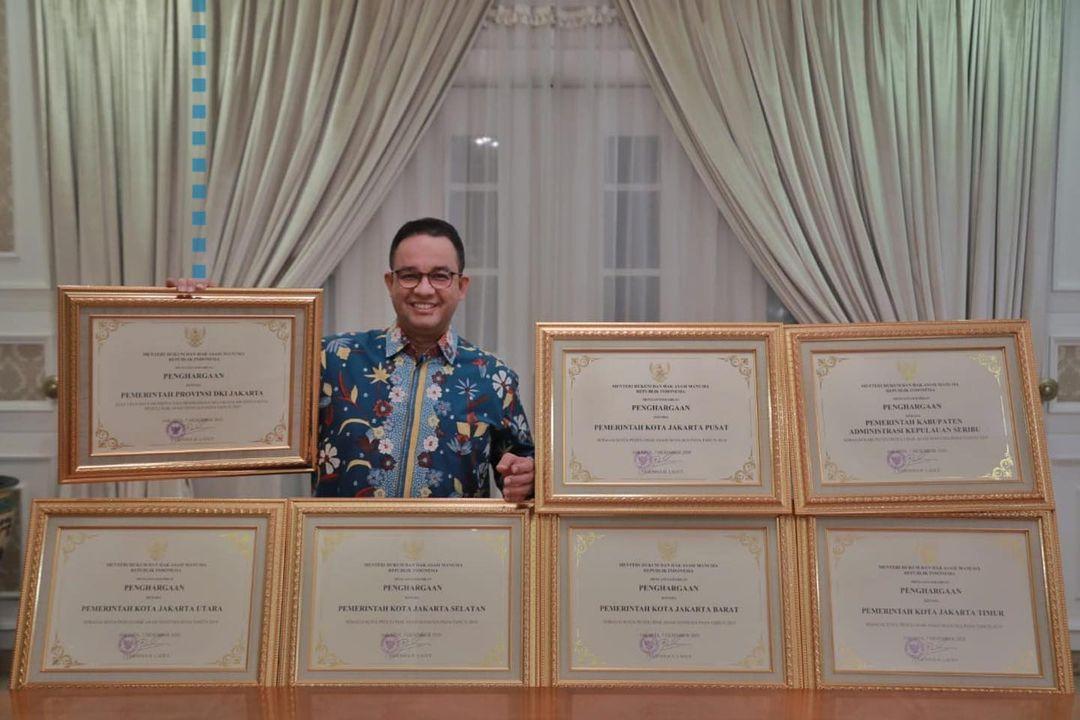 pemerintah-provinsi-dki-jakarta-menerima-penghargaan.jpg