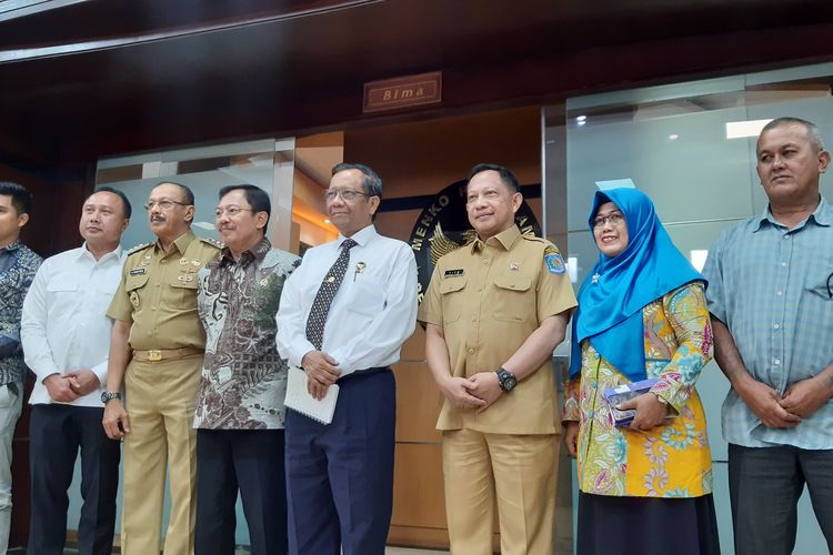 pemerintahklaim-dunia-puji-indonesia-dalam-atasi-virus-corona-masyarakat-natuna-unjuk-rasa.jpg