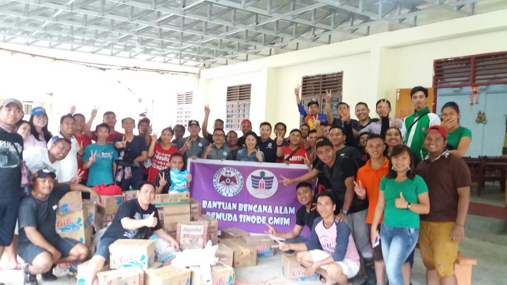 pemuda-gmim-bawa-bantuan_20170216_002248.jpg