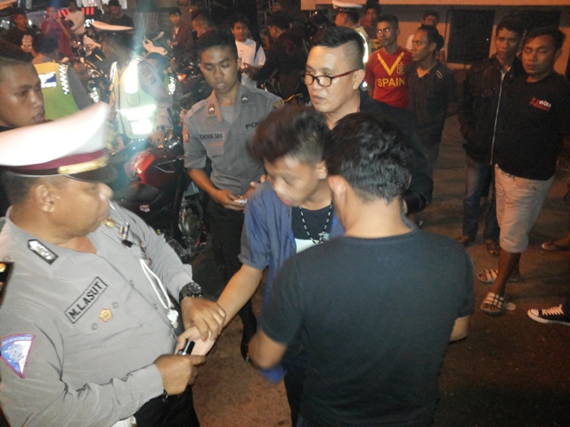 pemuda-meronta-saat-ditilang_20160515_111441.jpg