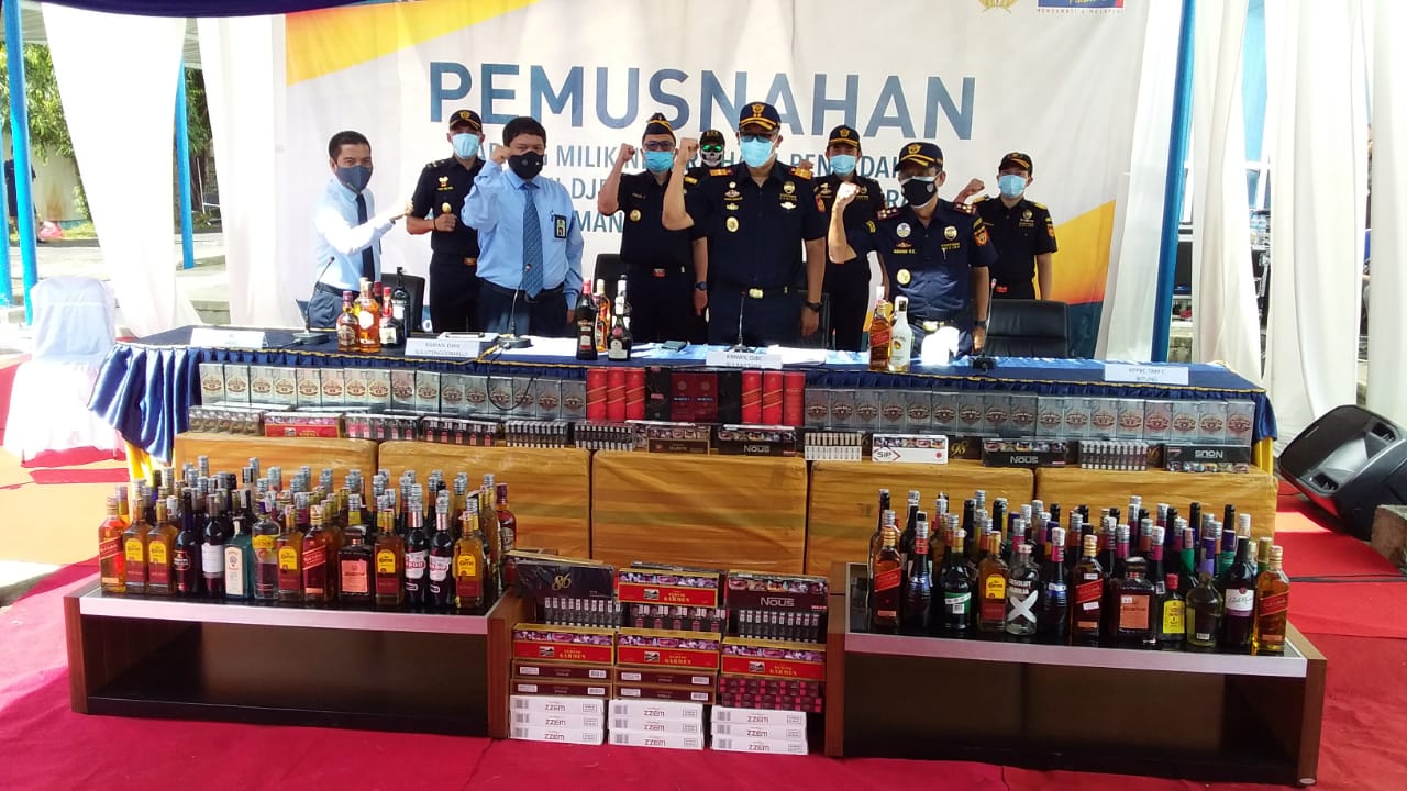 Bea Cukai Sulbagtara Musnahkan 1,2 Juta Batang Rokok dan 9.997 Botol Minol Ilegal Senilai Rp 1 M