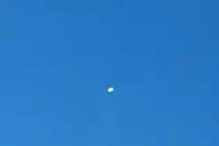 VIDEO Pilot Rekam Sebuah Benda Putih di Ketinggian 45 Ribu Kaki di Langit Pakistan, UFO?