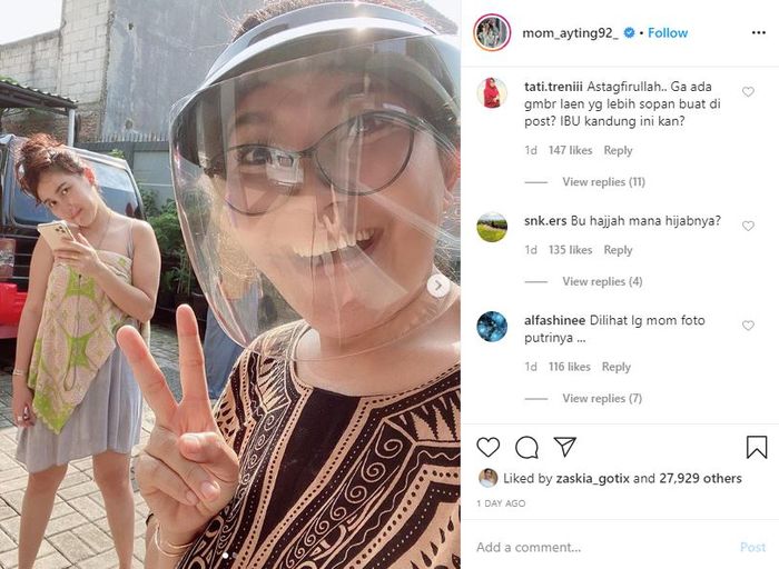 Umi Kalsum Dapat Kritik Pedas Netizen Saat Unggah Foto Ayu Ting Ting Berjemur Pakai Daster Tipis