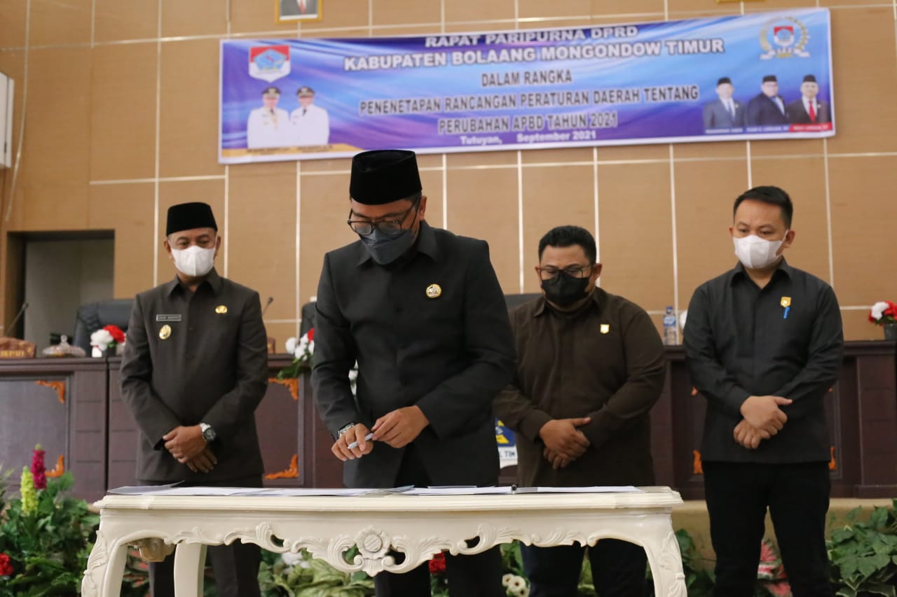 penandatanganan-apbd-perubahan-oleh-bupati-boltim.jpg