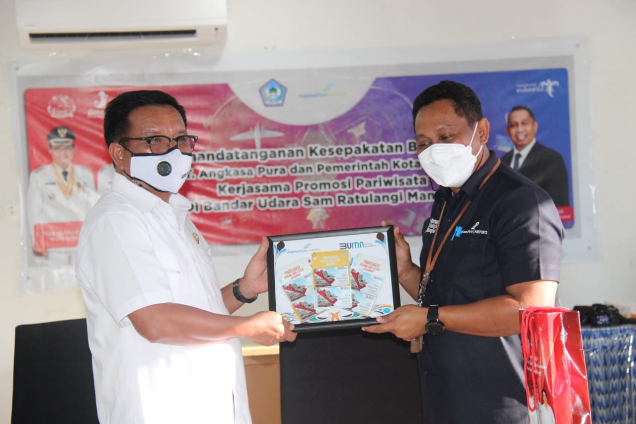 penandatanganan-kerja-sama-gm-bandara-samrat-manado-dan-wali-kota-bitung.jpg