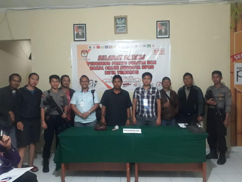 Kemarin, Sabhara dan Buser Lakukan Penjagaan di KPU Tomohon