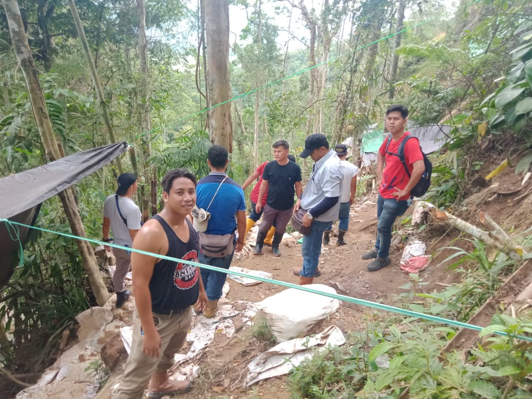 'Emak-emak' Teteskan Air Mata, Membayangkan Masa Depan Tanpa Emas, Karena Tambang Bakan Ditertibkan