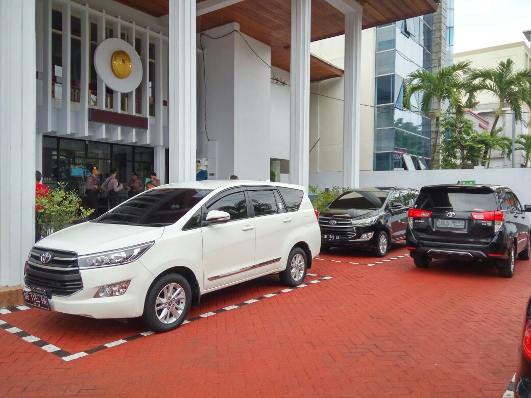(UPDATE) KPK Gunakan Tiga Mobil Saat Geledah Kantor Pengadilan Tinggi Manado