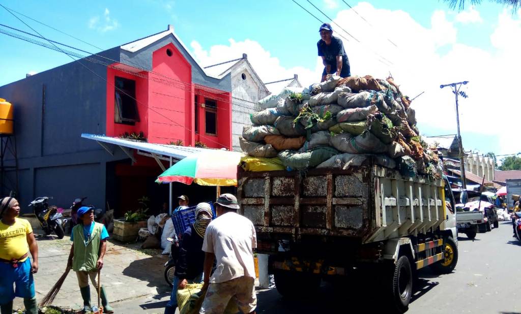 10 Tahun Bekerja Sebagai Penyapu Jalan, Hal Ini yang Paling Membuat Hati Pria Ini Sakit