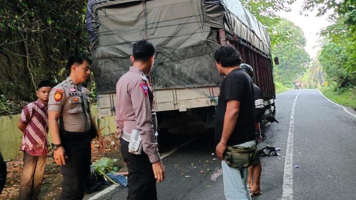 Kecelakaan Maut Tadi Pukul 06.20 WIB, Pemotor 14 Tahun Tewas Seketika, Motornya Menabrak Truk Parkir