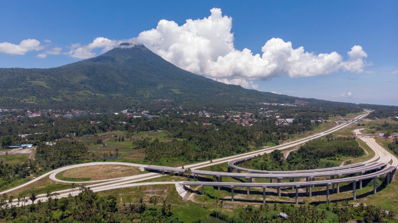 pengoperasian-jalan-tol-manado-bitung.jpg