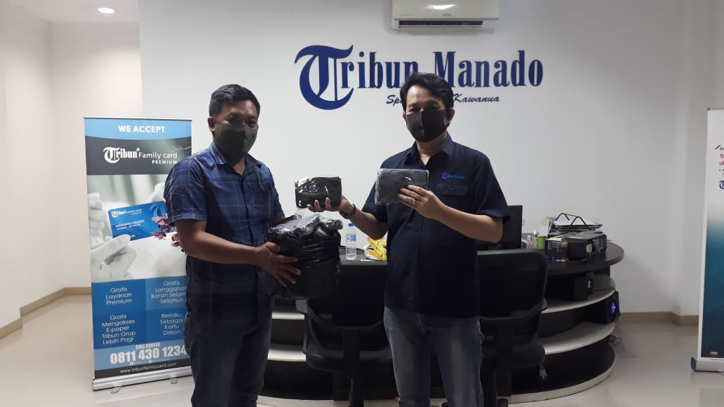 pengurus-fkdm-kota-manado-saat-memberikan-300-masker-kepada-pemimpin-perusahaan-tribun-manado.jpg