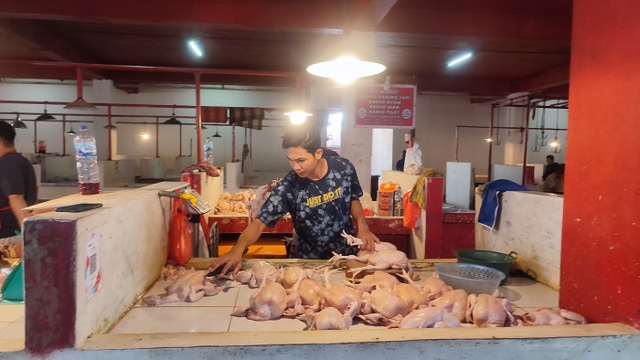 Dua Minggu Lagi Masuk Bulan Puasa, Harga Daging Stabil di Pasar Bersehati Manado