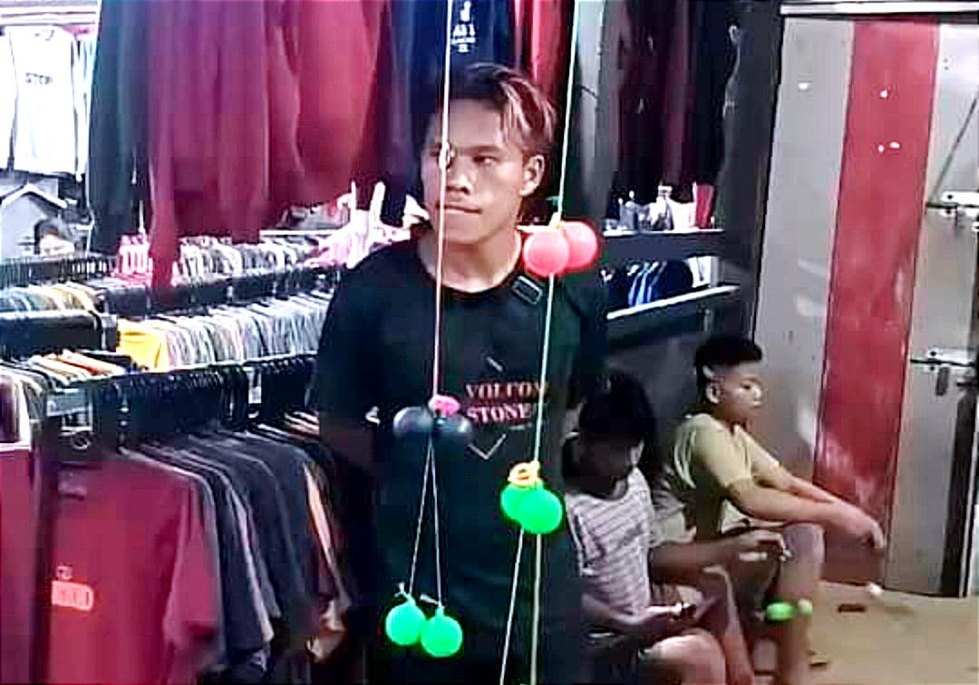 Sepekan Jual Mainan Tok-tok di Minsel Sulawesi Utara, Damar Raup Omzet Hampir Rp 2 Juta